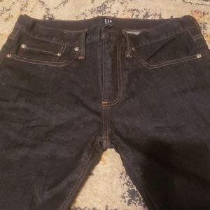Almost new dark wash gap skinny fit jeans.